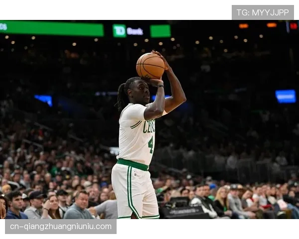 凯尔特人新援西蒙斯季前赛表现亮眼14分4助攻 防守效率位居前列 凯尔特人新援西蒙斯季前赛表现亮眼14分4助攻 防守效率位居前列