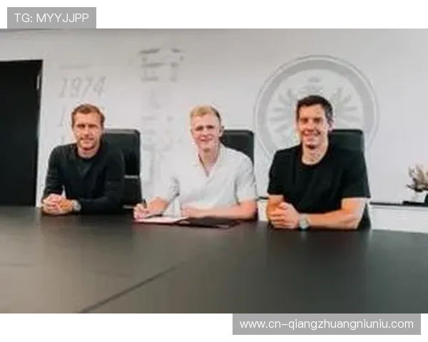 法兰克福前锋伯卡特入选德国队初选名单